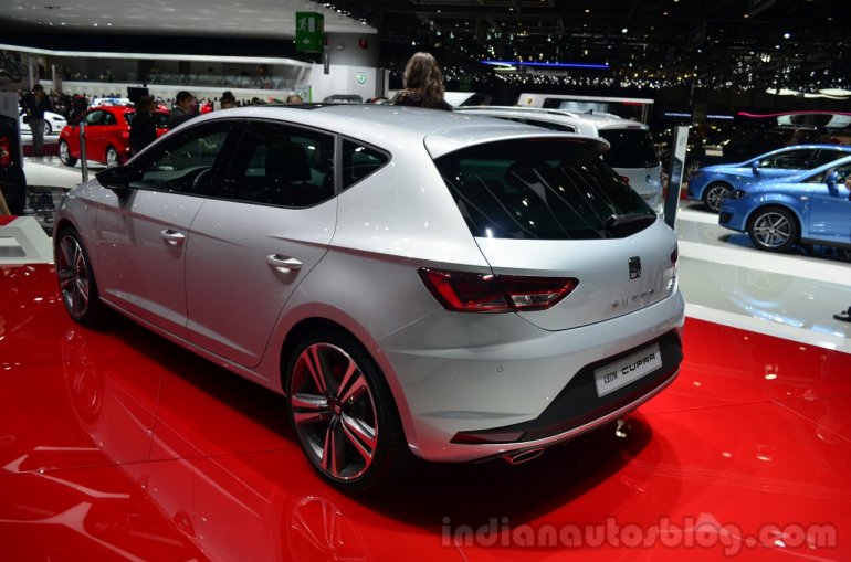 Seat Leon Cupra 280 rear three quarter - Geneva Live