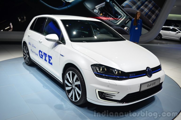 VW Golf GTE front three quarter - Geneva Live