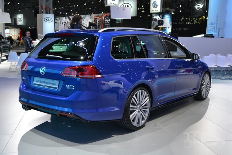 2015 VW Golf Sportwagen at 2014 NY Auto Show rear quarter
