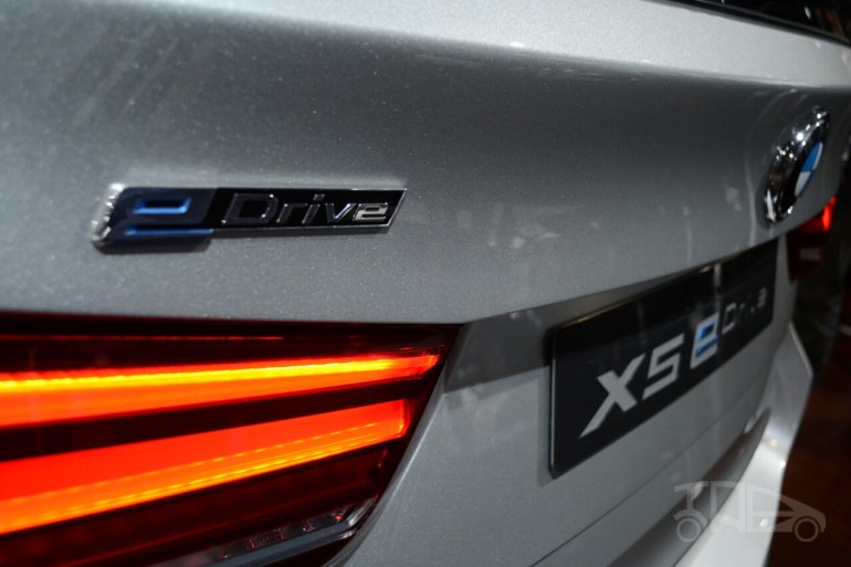 BMW Concept X5 eDrive at 2014 New York Auto Show - badge