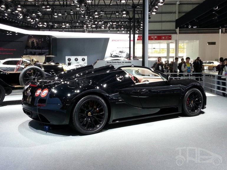 Bugatti Veyron Grand Sport Vitesse Black Bess side