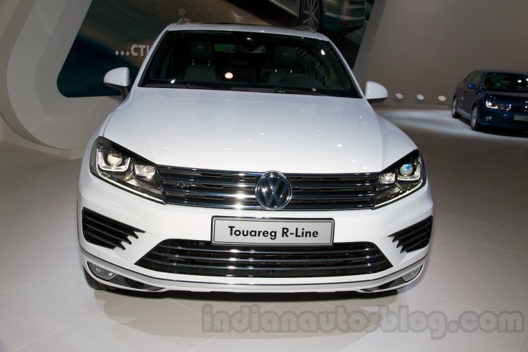 2015 VW Touareg facelift at the 2014 Moscow Motor Show front
