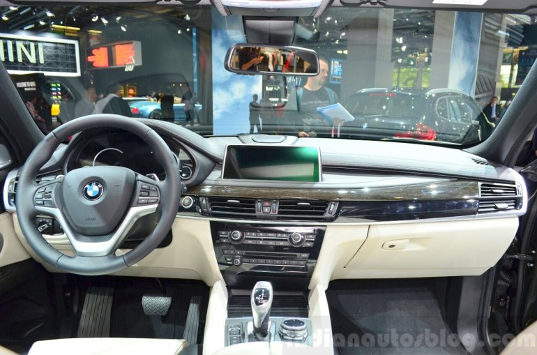 2015 BMW X6 interior at the 2014 Paris Motor Show