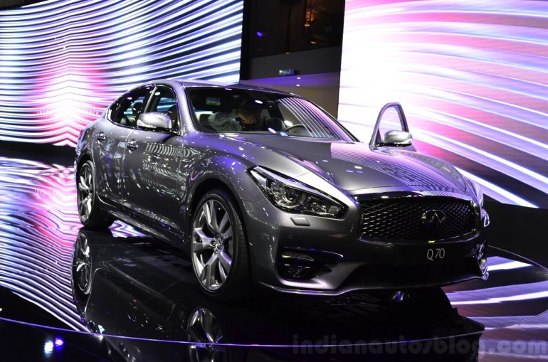 2015 Infiniti Q70 front three quarters at the 2014 Paris Motor Show