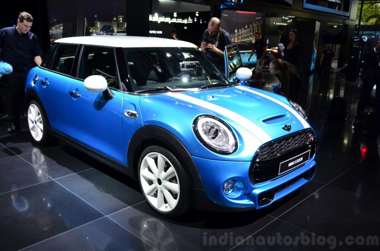 Mini 5 door front three quarters at the 2014 Paris Motor Show