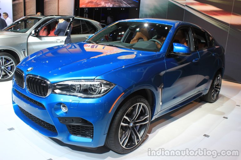 2015 BMW X6 M front three quarters right at the 2014 Los Angeles Auto Show
