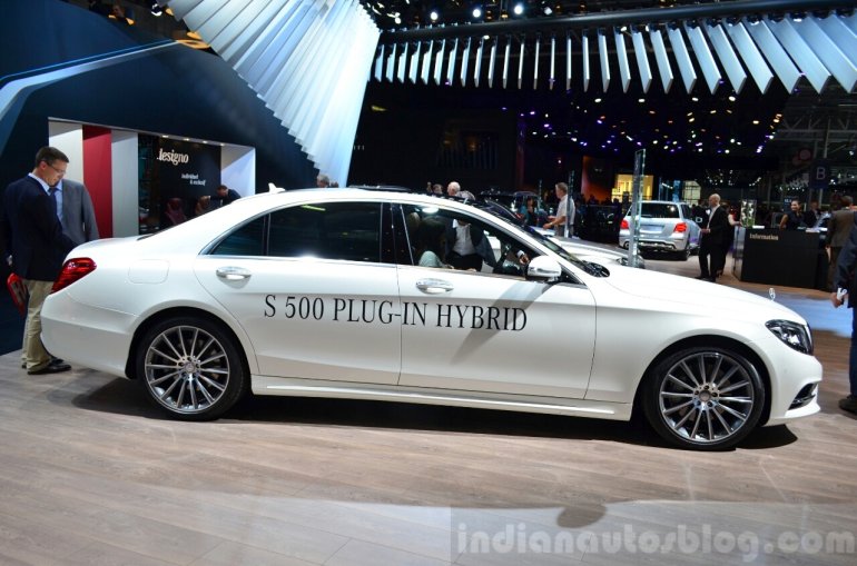 2015 Mercedes S500 Plug-in Hybrid side at the 2014 Paris Motor Show