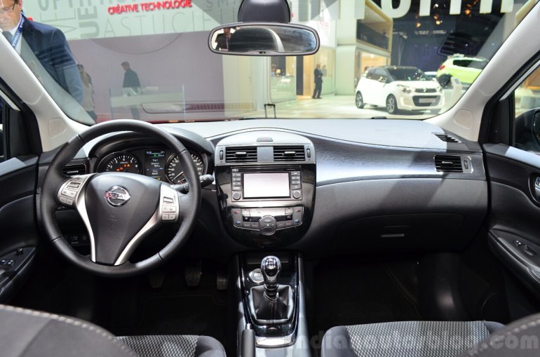 Nissan Pulsar dashboard at the 2014 Paris Motor Show