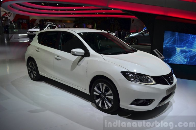 Nissan Pulsar front three quarters at the 2014 Paris Motor Show