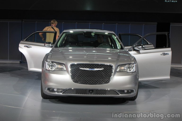 2015 Chrysler 300 front at the 2014 Los Angeles Auto Show