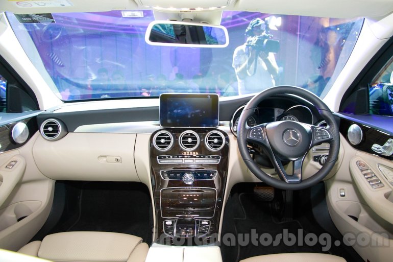 2015 Mercedes C Class dashboard launch