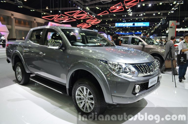 2015 Mitsubishi Triton front three quarters left at the 2014 Thailand International Motor Expo
