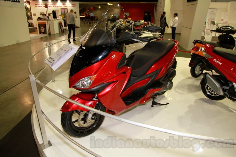 Hero ZIR front three quarter at EICMA 2014