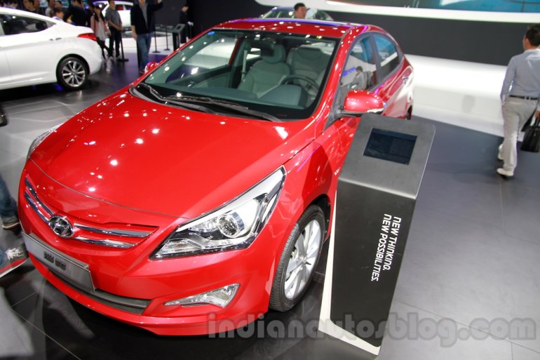 Hyundai Verna Facelift front quarters at the 2014 Guangzhou Auto Show