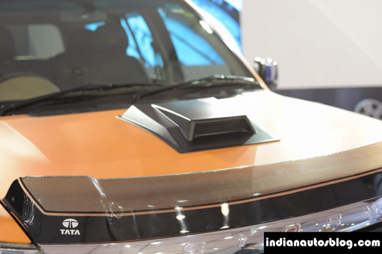 Modified Tata Safari Storme bug deflector at Autocar Performance Show 2014