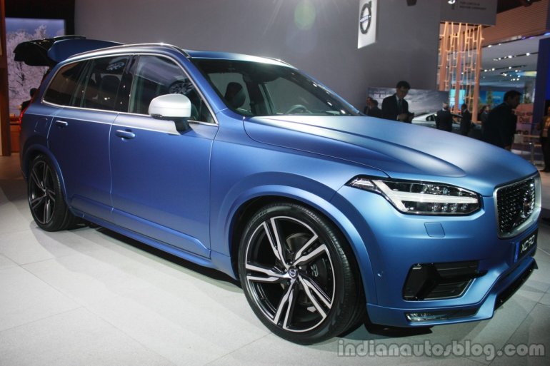 2015 Volvo XC90 R-Design front quarter at the 2015 Detroit Auto Show
