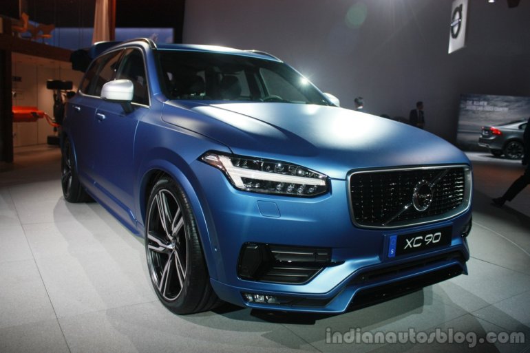 2015 Volvo XC90 R-Design front quarters at the 2015 Detroit Auto Show