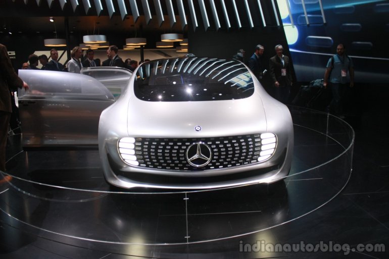 Mercedes Benz F 015 Concept front at the 2015 Detroit Auto Show