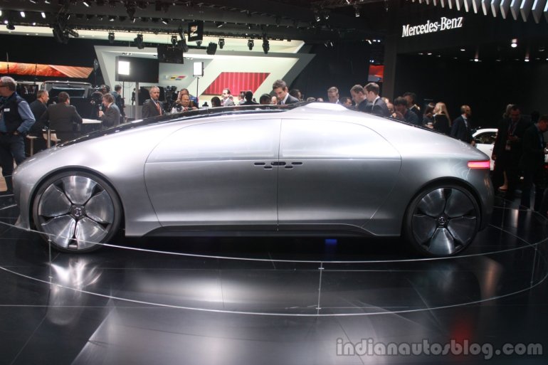 Mercedes Benz F 015 Concept side at the 2015 Detroit Auto Show