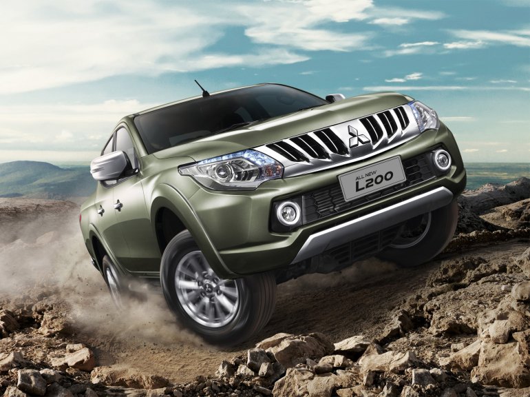 2015 Mitsubishi L200 press shot
