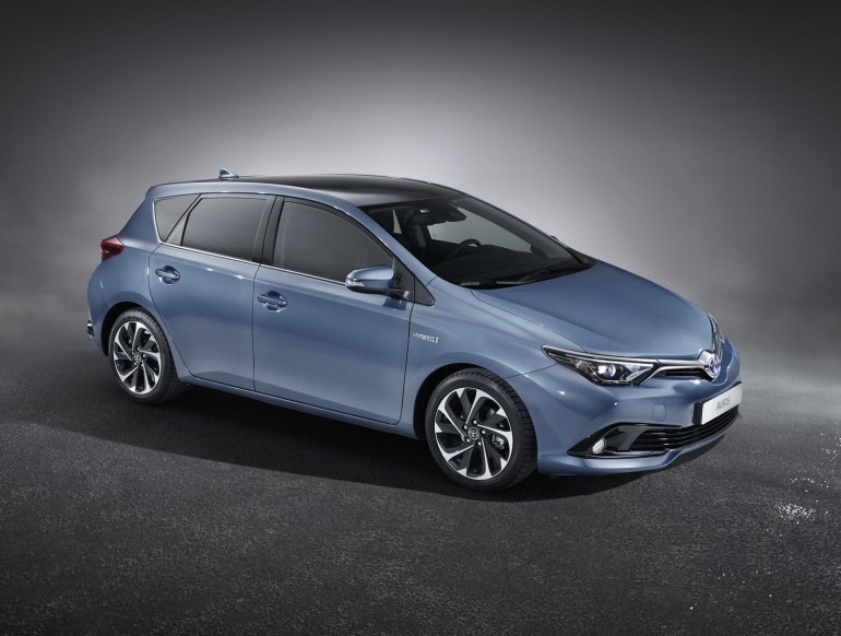2015 Toyota Auris facelift press shot