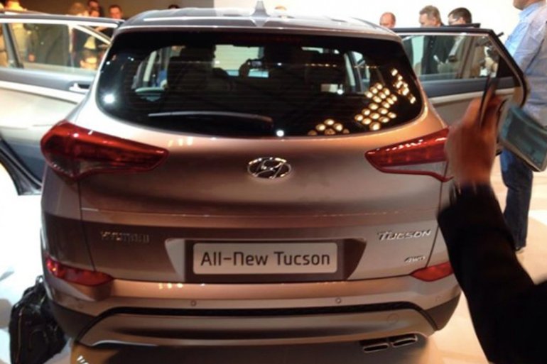 2016 Hyundai Tucson rear image live