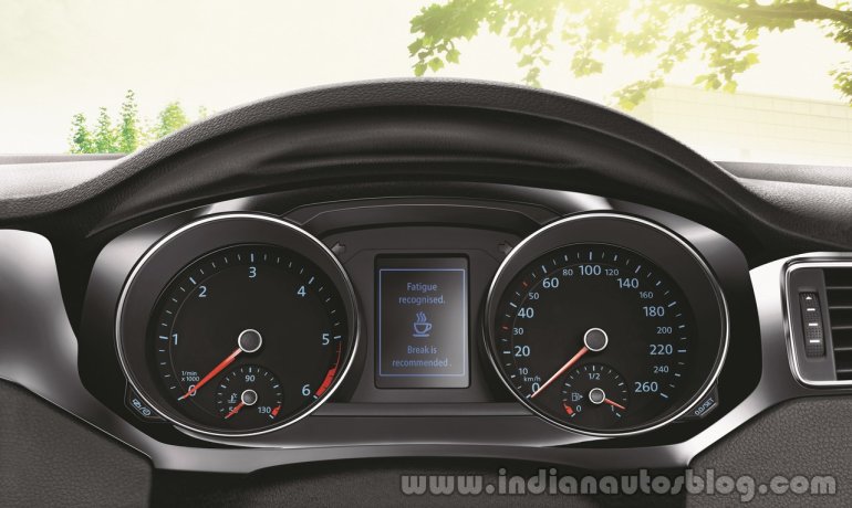VW Jetta facelift cluster press shots