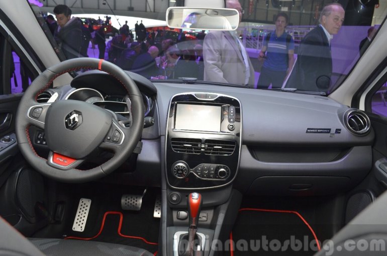 Clio Renaultsport 220 Trophy EDC dashboard at the 2015 Geneva Motor Show