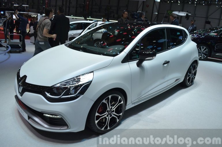 Clio Renaultsport 220 Trophy EDC front three quarters at the 2015 Geneva Motor Show