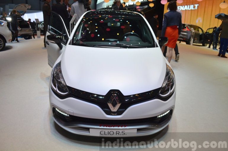 Clio Renaultsport 220 Trophy EDC front at the 2015 Geneva Motor Show