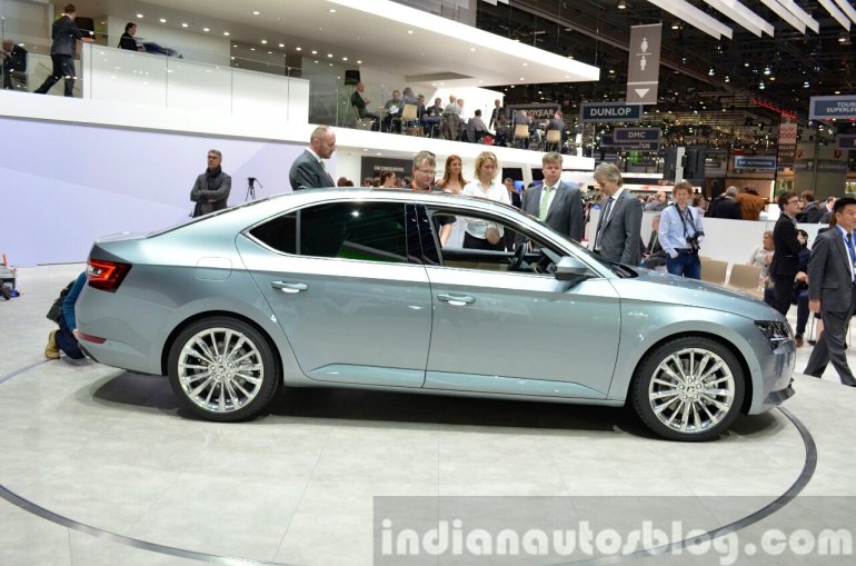 2015 Skoda Superb side view at 2015 Geneva Motor Show