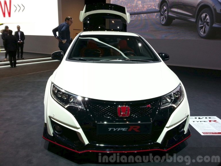 2016 Honda Civic Type R front at the 2015 Geneva Motor Show