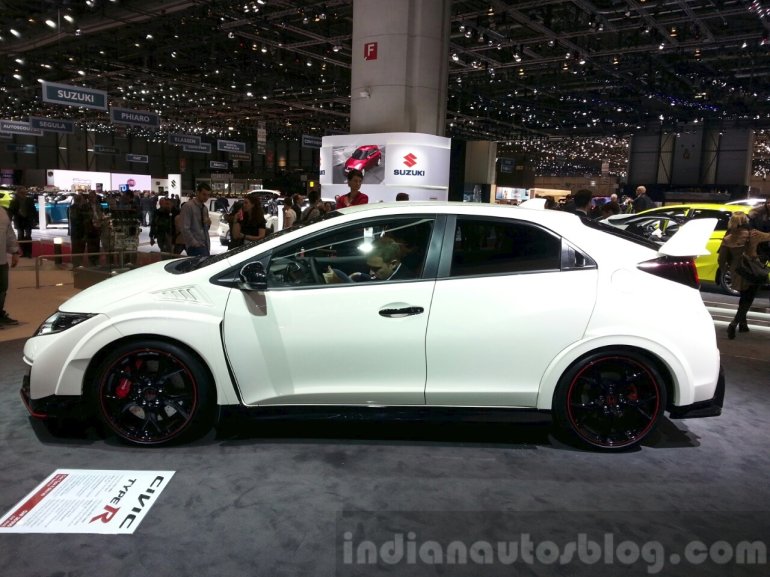 2016 Honda Civic Type R side at the 2015 Geneva Motor Show