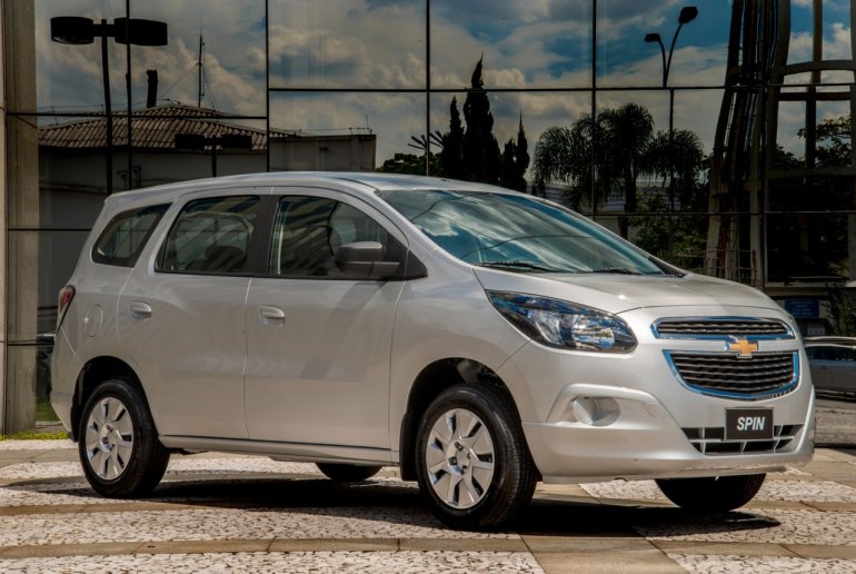 2016 Chevrolet Spin front three quarter