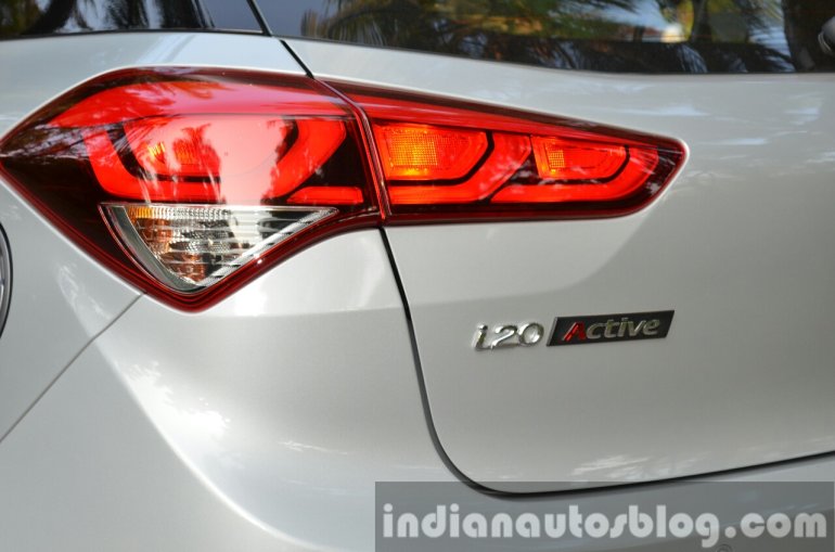 Hyundai i20 Active Diesel badge Review