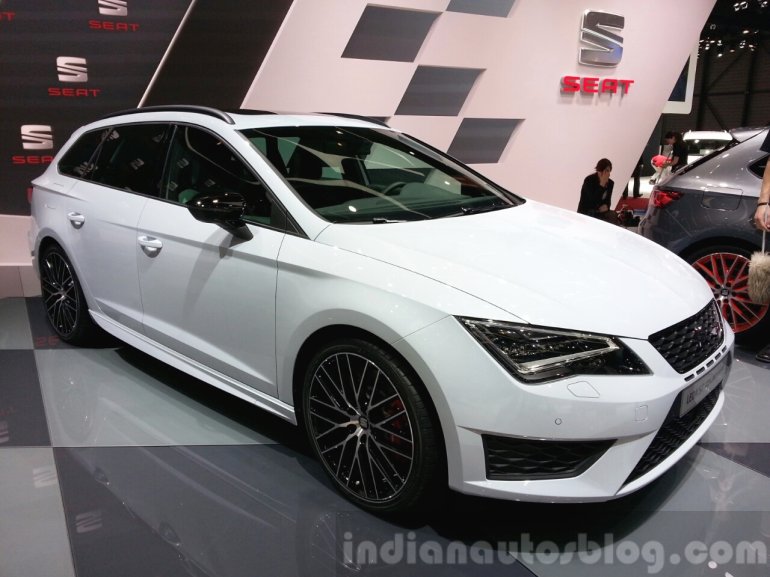 Seat Leon ST Cupra front three quarter view at 2015 Geneva Motor Show