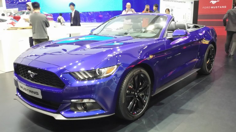 2015 Ford Mustang Convertible at the 2015 Seoul Motor Show
