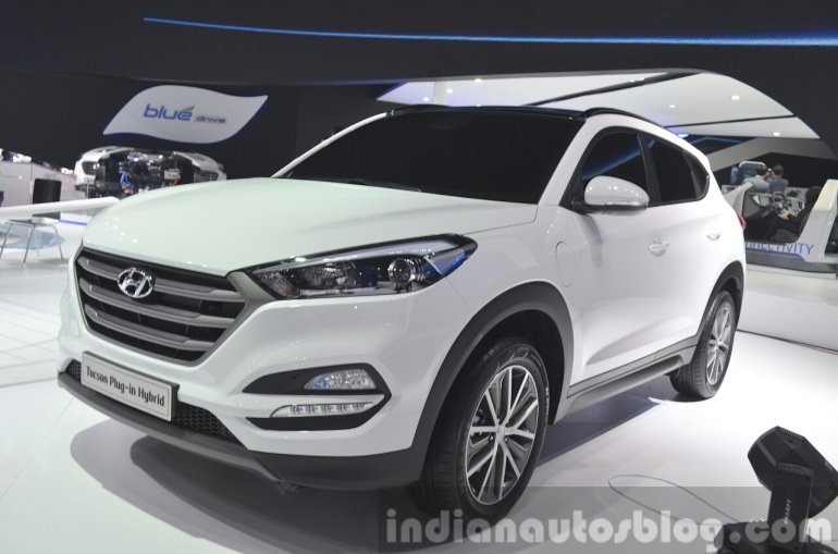 Hyundai Tucson Plug-in Hybrid front three quarter at Auto Shanghai 2015