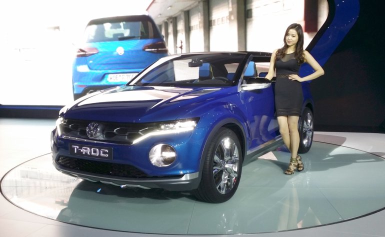 VW T-ROC front three quarter at the 2015 Seoul Motor Show