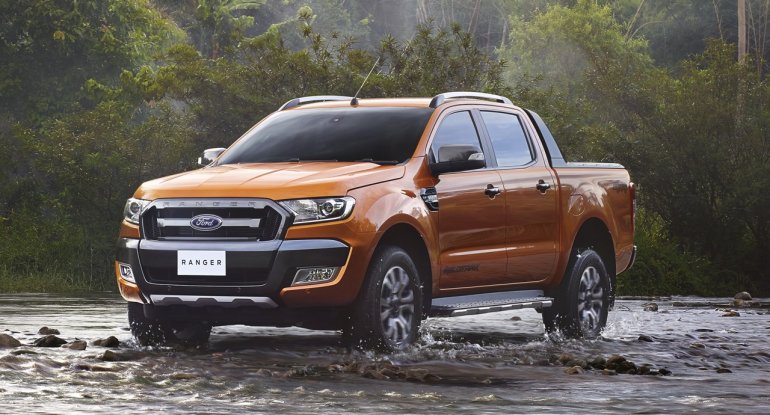 2015 Ford Ranger Wildtrak front three quarter launched in Thailand