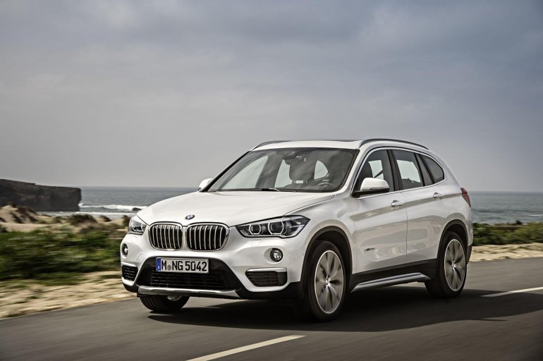 2016 BMW X1 front quarters