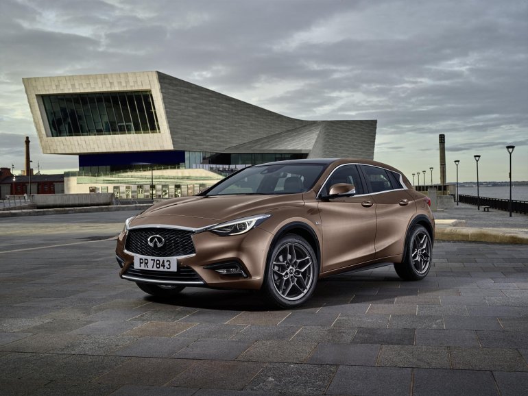 Infiniti Q30 front three quarter press image