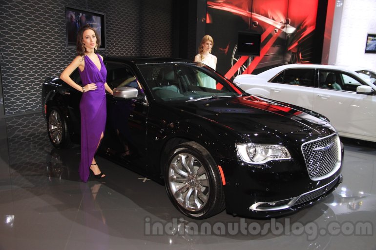 2015 Chrysler 300 (facelift) front three quarter at the 2015 Indonesia International Motor Show