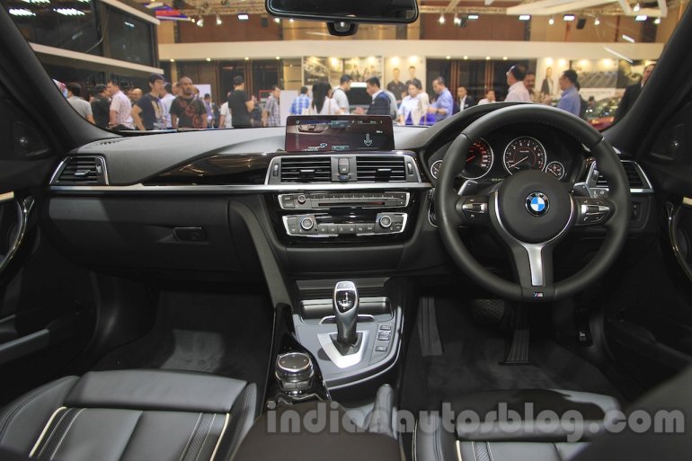2016 BMW 3 Series dashboard at the 2015 Gaikindo Indonesia International Auto Show (GIIAS 2015)