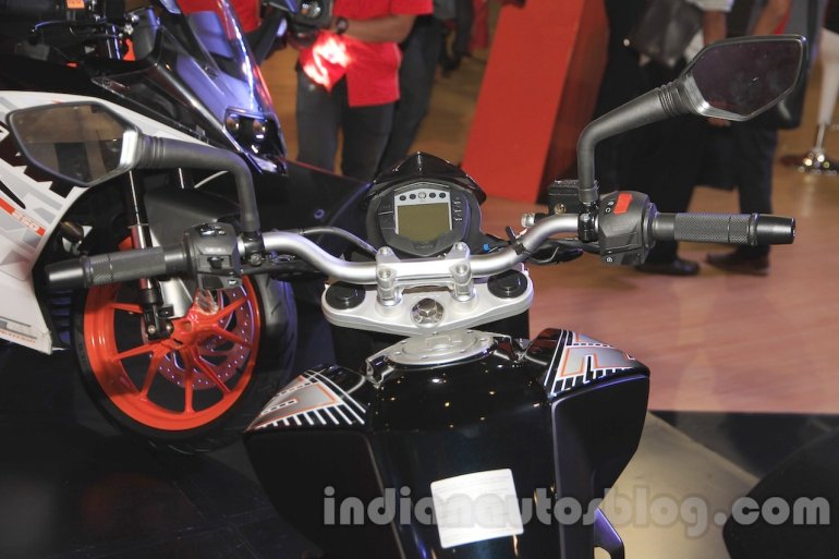 KTM Duke 250 handlebar and instrument cluster at the Indonesia International Motor Show 2015 (IIMS 2015)