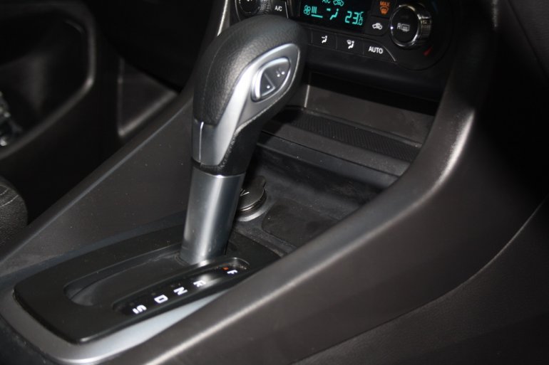 2015 Ford Figo 6-speed dual clutch gear selector first drive review
