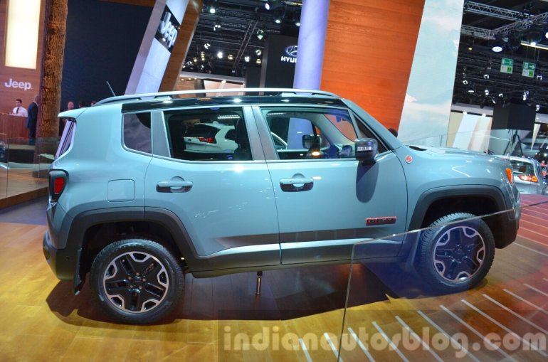 2015 Jeep Renegade Trailhawk side at the IAA 2015