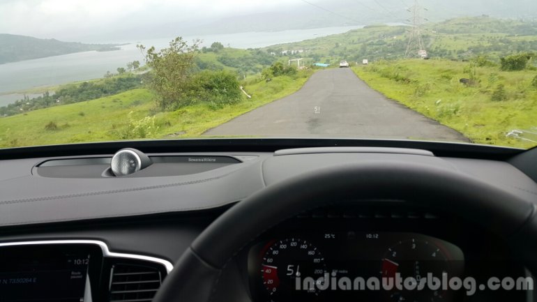 2015 Volvo XC90 D5 Inscription head-up display full review