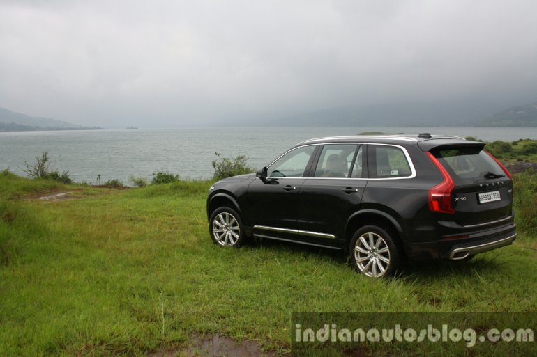2015 Volvo XC90 D5 Inscription rear three quarter far full review