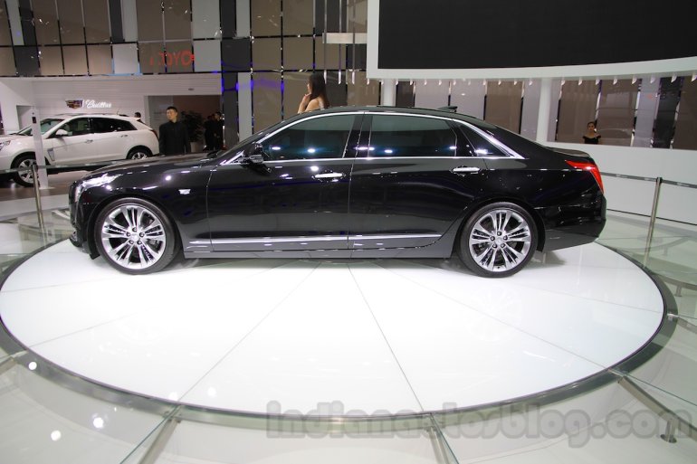 2016 Cadillac CT6 side at the 2015 Chengdu Motor Show